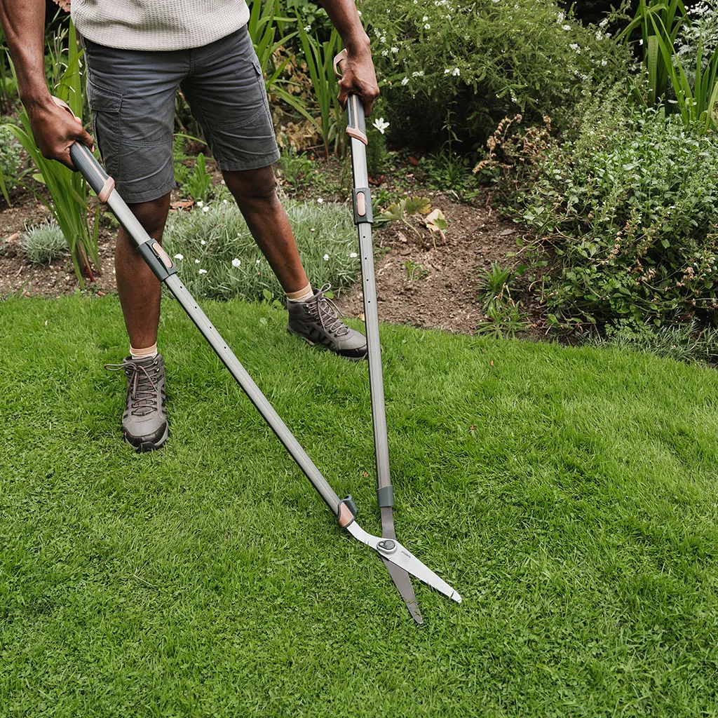 Kent & Stowe SureCut Adjustable Height Lawn Shears - Image 3