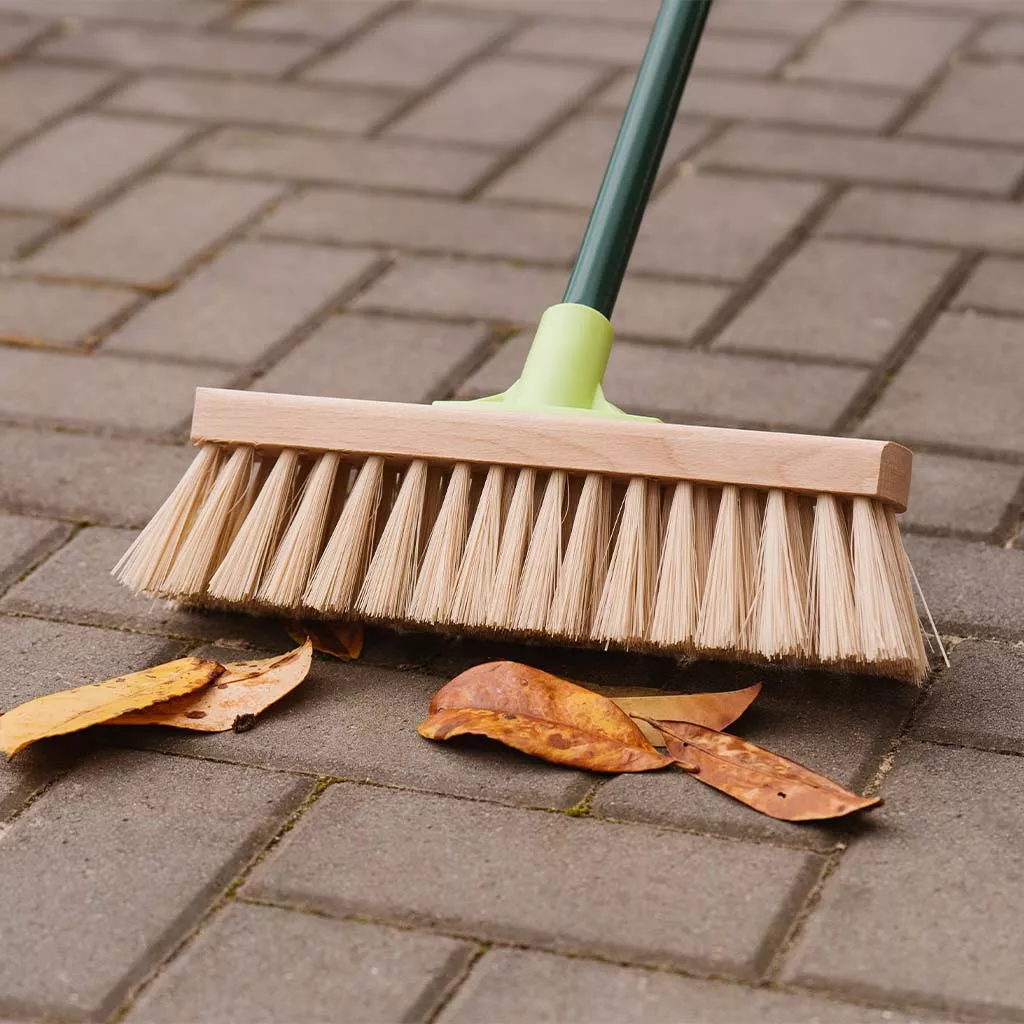 Gardman 12" Soft Garden Broom - Image 4