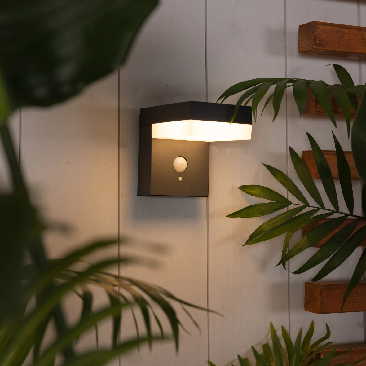 Lumino - Premium Solar Wall Light - Stainless Steel - Image 4
