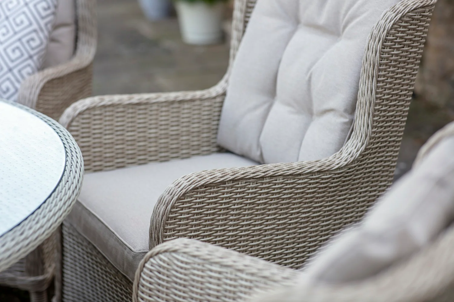 Chedworth Sandstone Rattan 6 High Back Seat, Round Dining set with Lazy Susan, Parasol & Base - Image 3