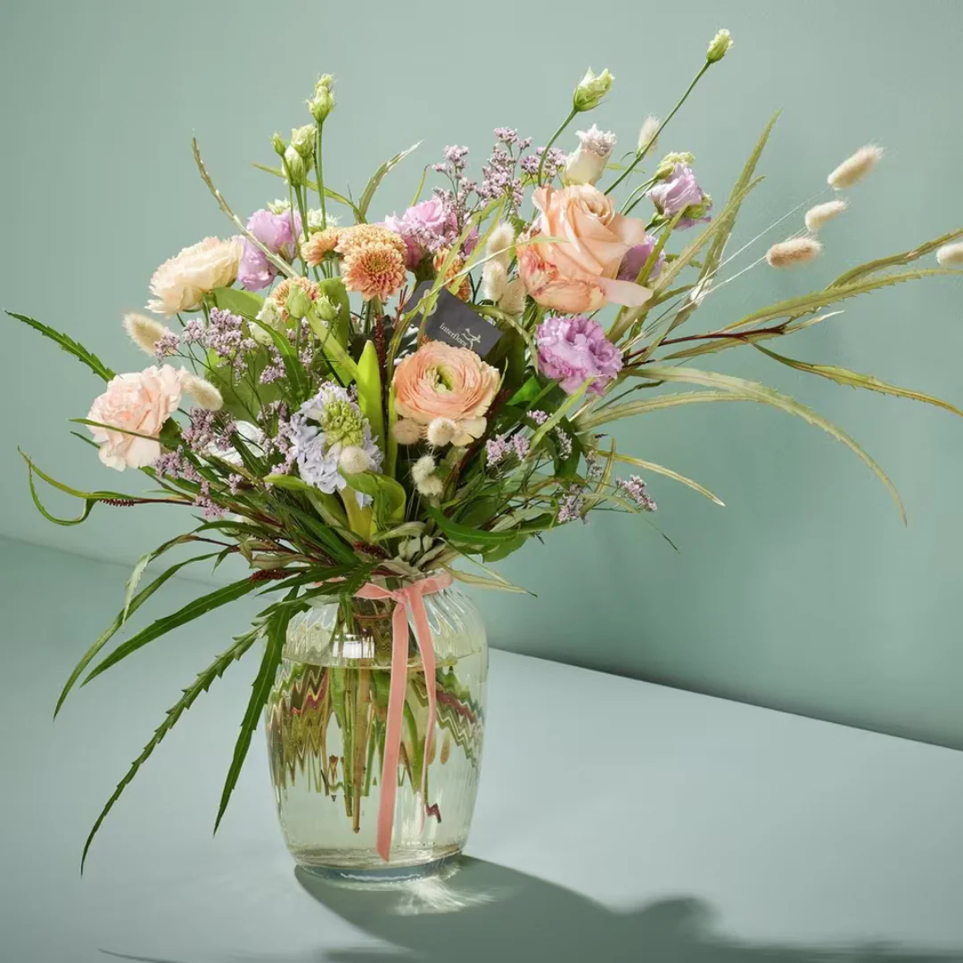 Classic Spring Vase - Image 4