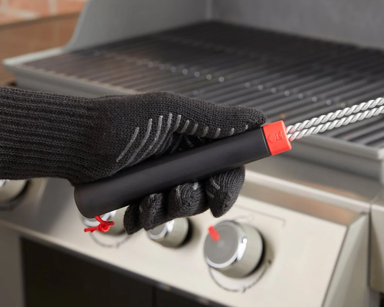 Weber Three-Sided Grill Brush 46cm - Image 4
