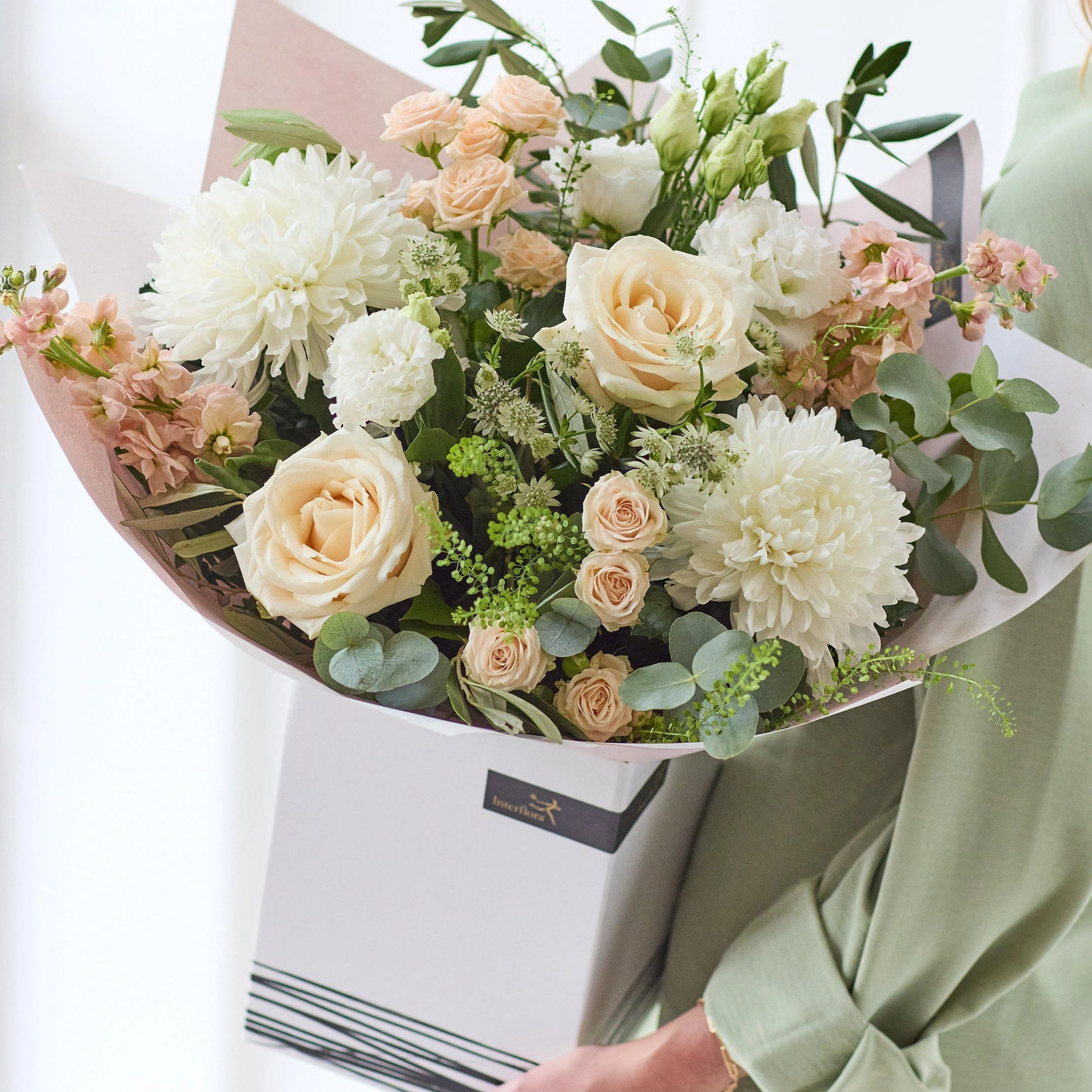 Deluxe Neutral Bouquet