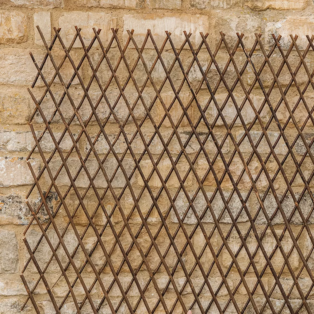 Gardman Expanding Willow Trellis 1.8 x 0.9m - Image 3