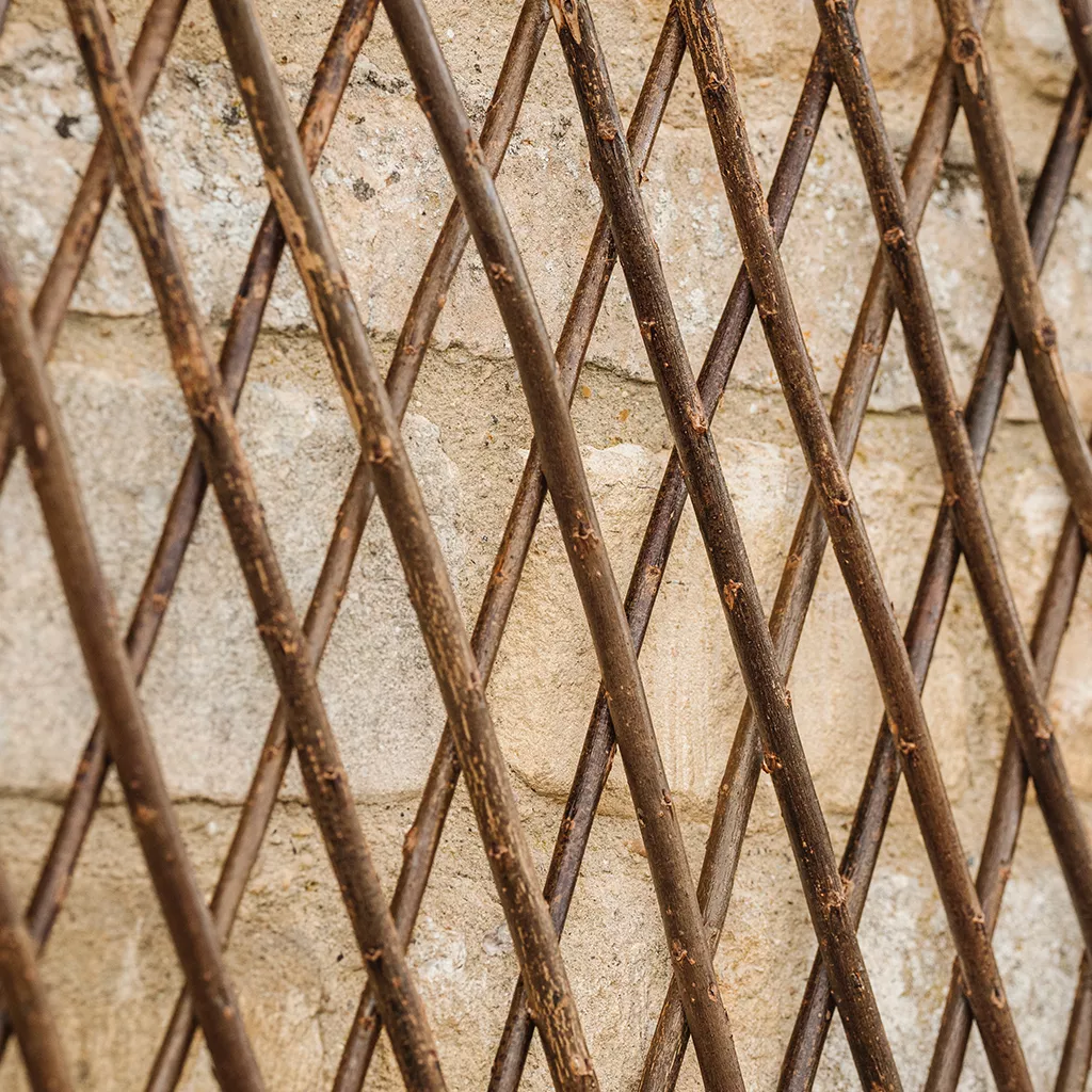 Gardman Expanding Willow Trellis 1.8 x 0.9m - Image 4