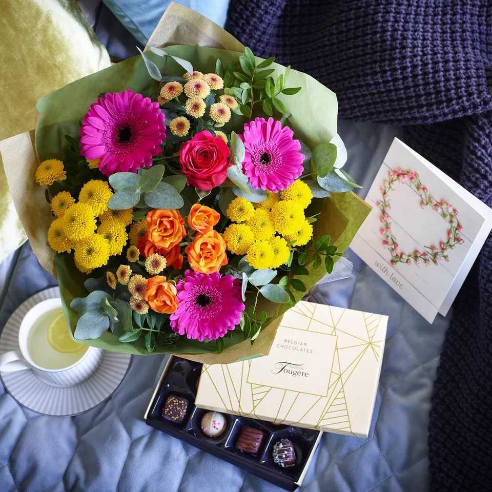 Get Well gift set with chocolates and card - Image 2