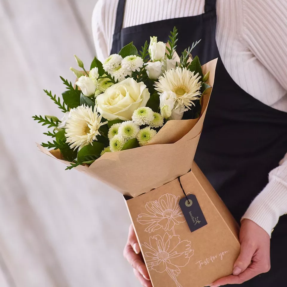 Get Well gift set with chocolates and card - Image 5