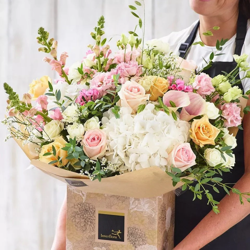 Hand-Tied Bouquet - Image 5