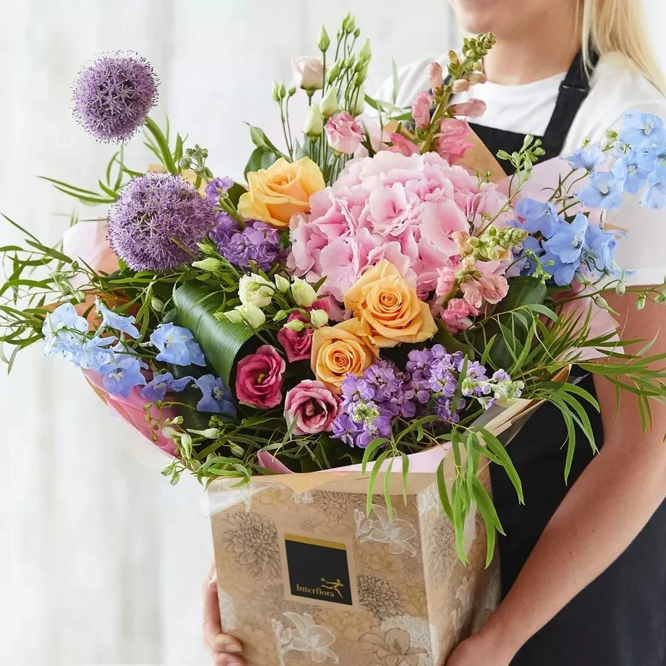 Hand-Tied Bouquet - Image 8