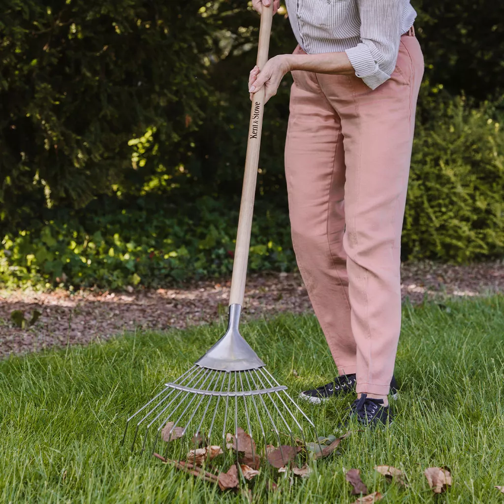 Kent and Stowe Garden Life Stainless Steel Leaf Rake - Image 2