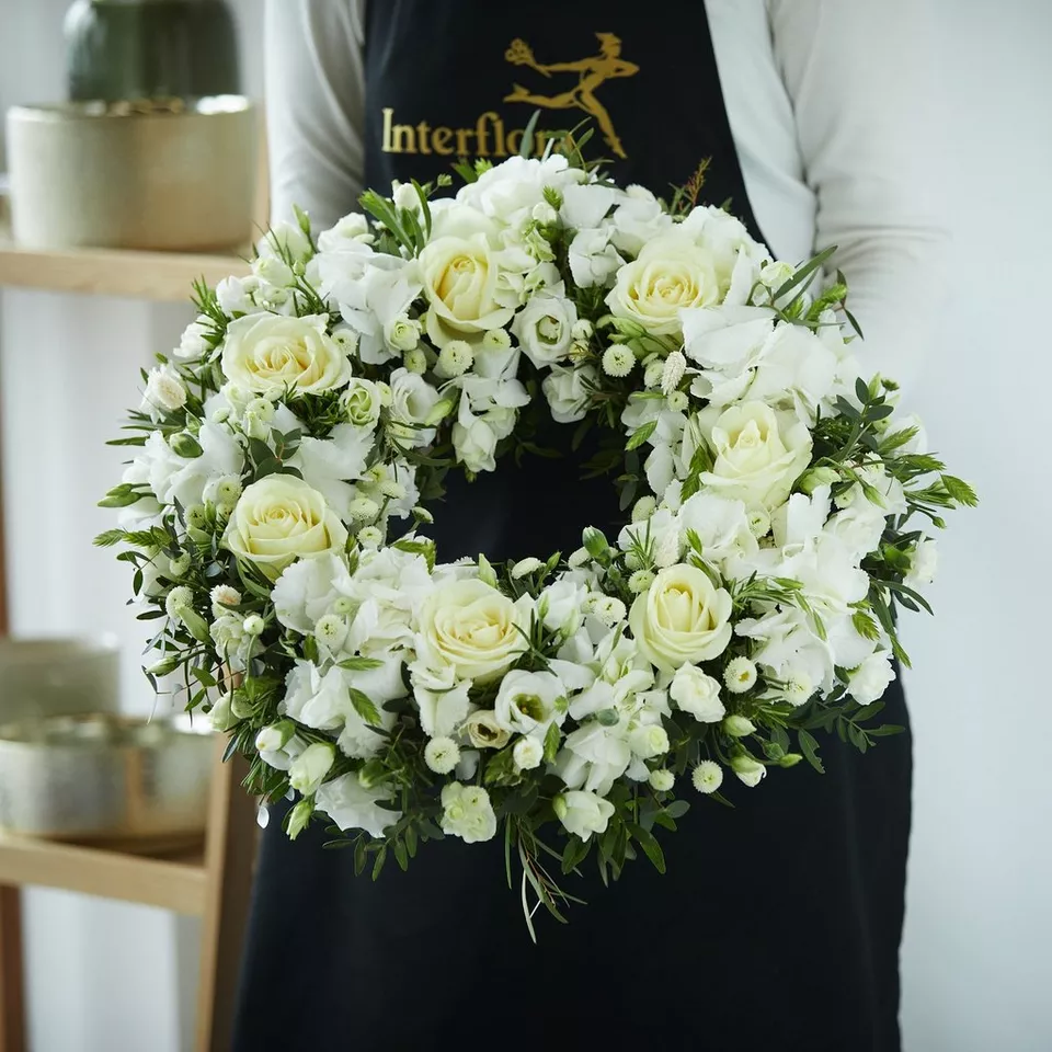 Opulent White Wreath - Image 3