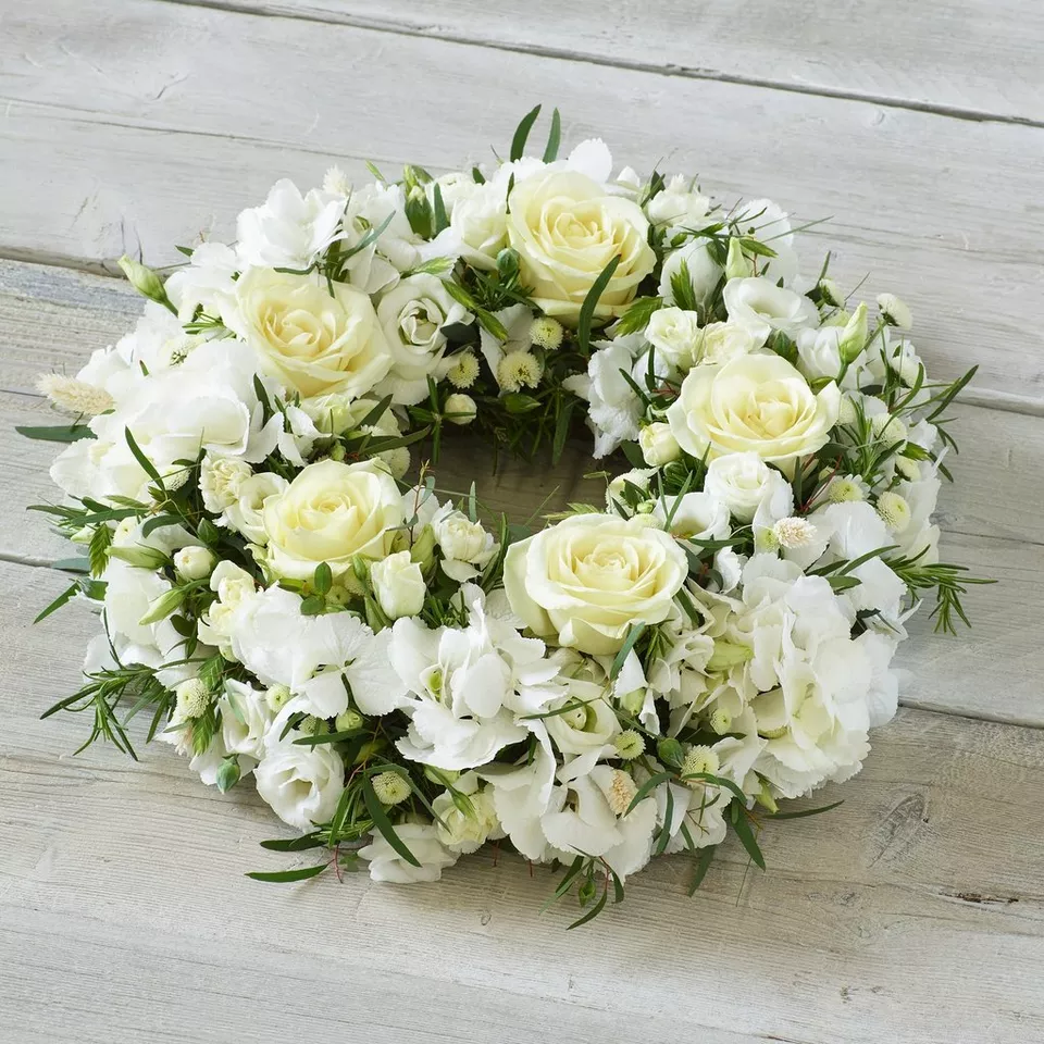 Opulent White Wreath - Image 4