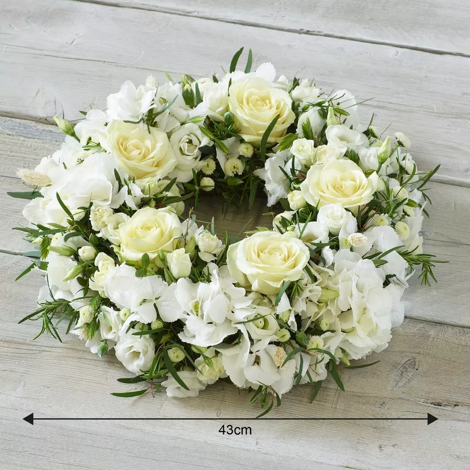 Opulent White Wreath - Image 5