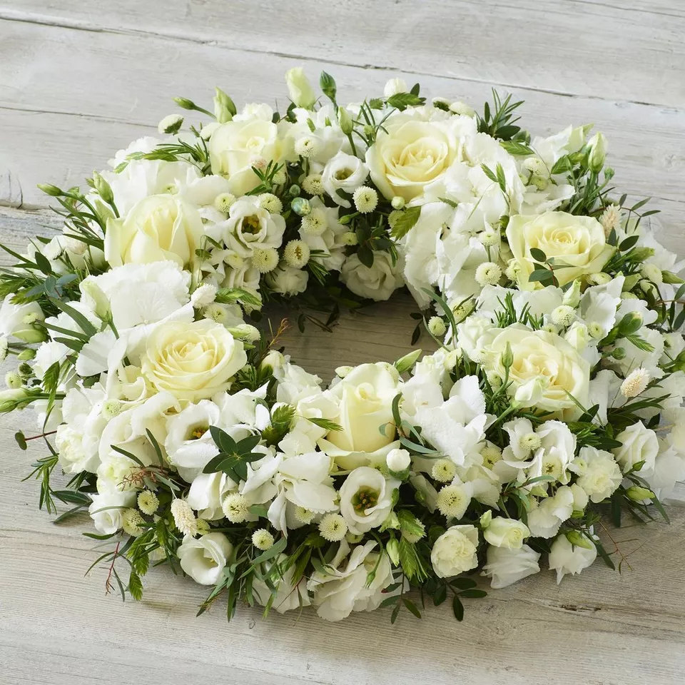 Opulent White Wreath - Image 6