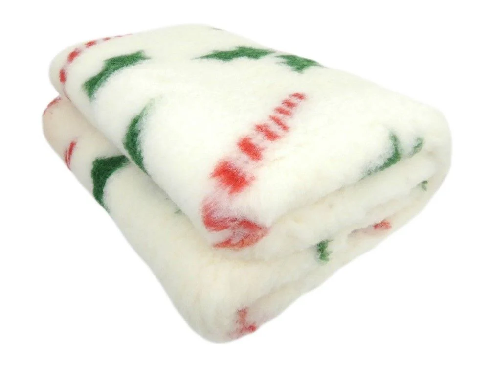 Pro-Fleece Pre-Cut Fleece For Pet Bedding 1m x 1.75m Xmas Holly