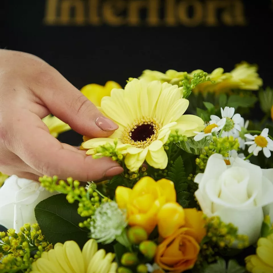 Scented Yellow Posy - Image 3