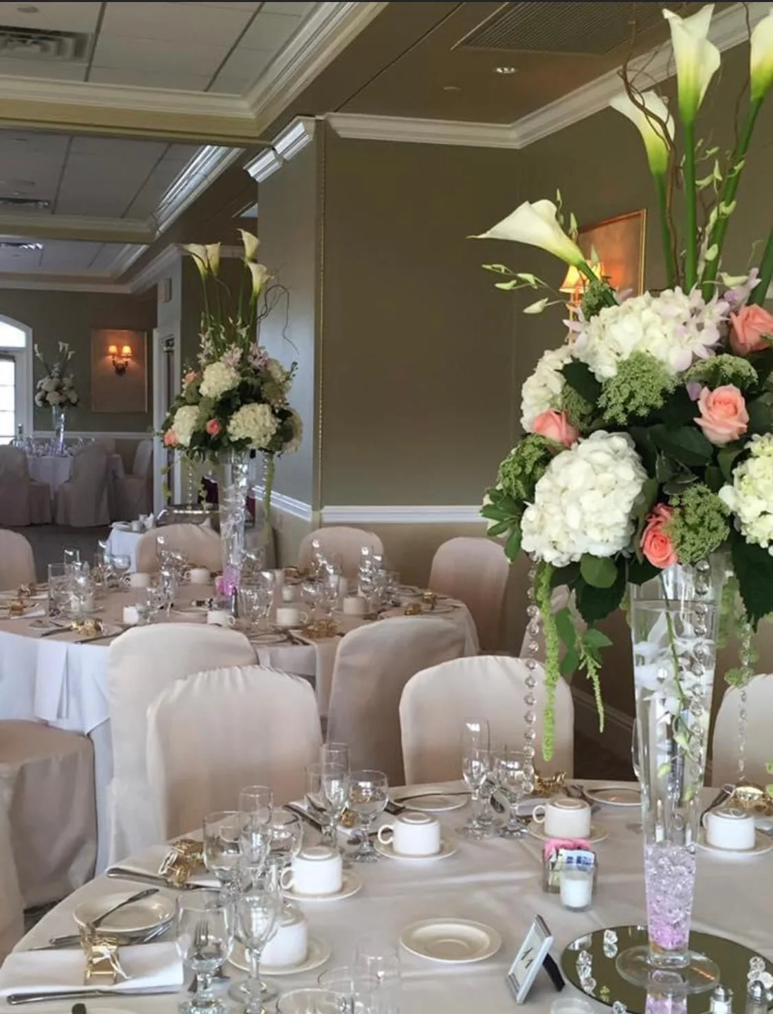 Tall Centerpiece of Calla Lilys, Hydrangea, Roses