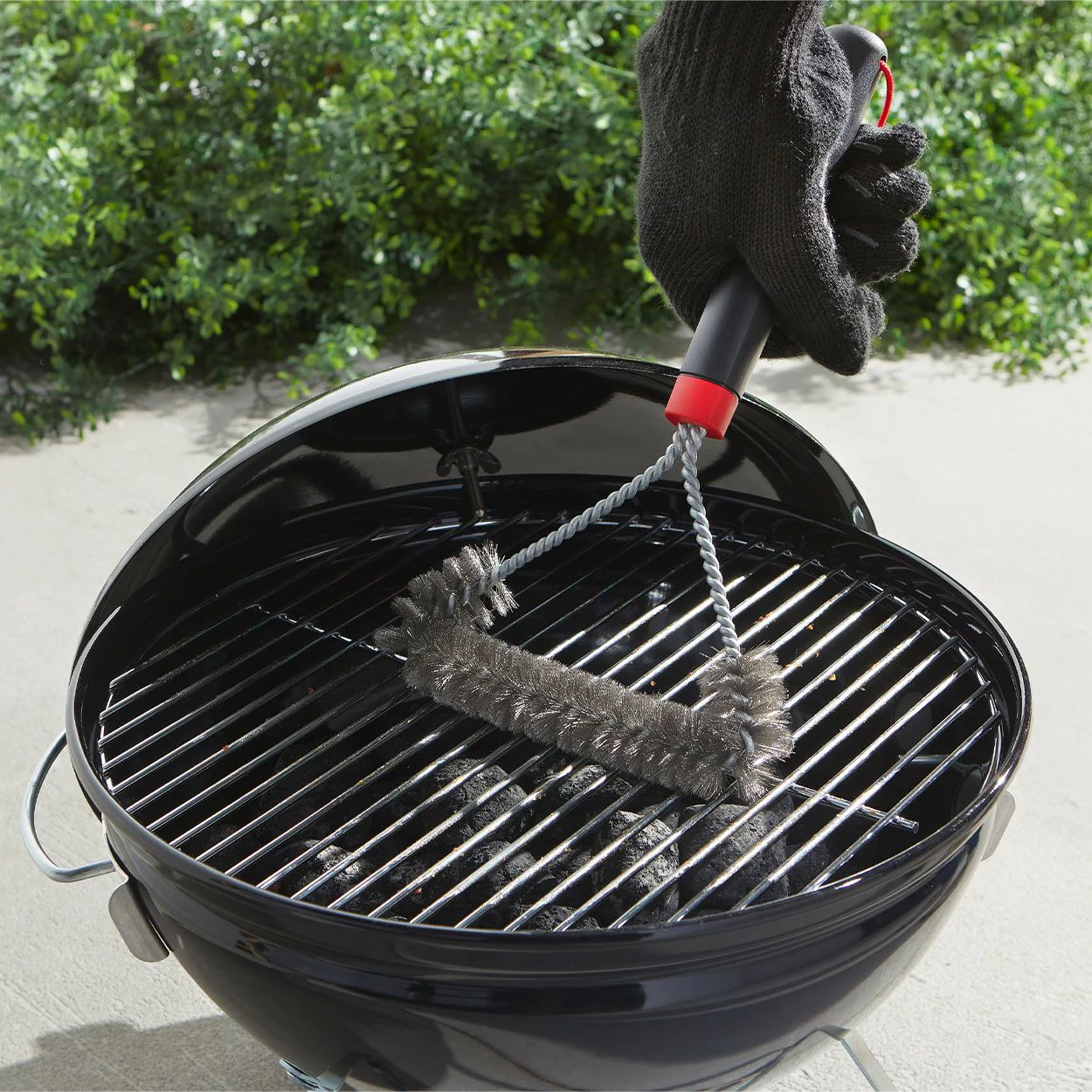 Weber Three-Sided Grill Brush (30 cm) - Image 3