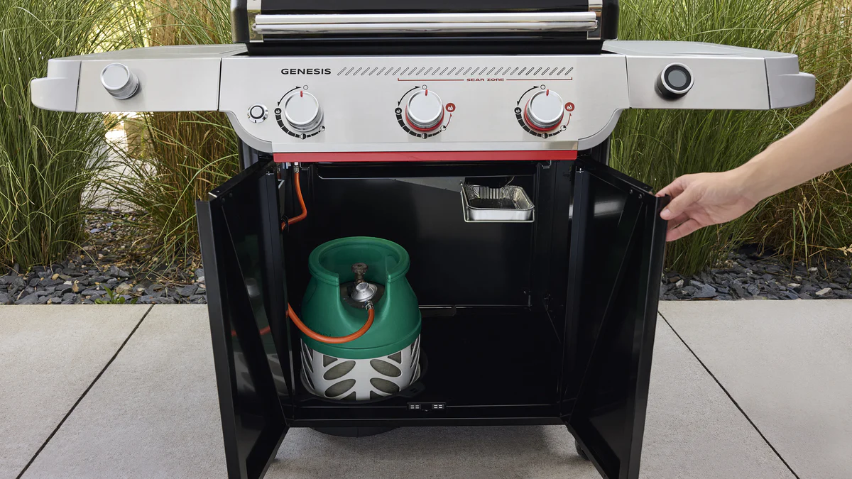 Weber Genesis E-335W Gas BBQ - Image 4